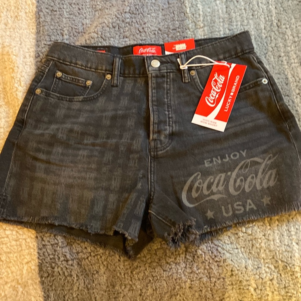 NWT Lucky Brand Coca-Cola high rise MOM short weathered black.  Size 8/29